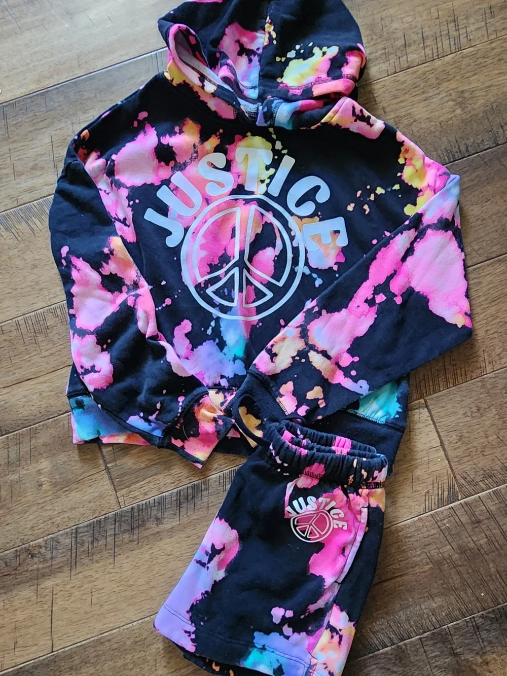 Justice Girls' Black Tie-Dye And Paint Splatter Hoodie & Shorts Set - Picture 4 of 7